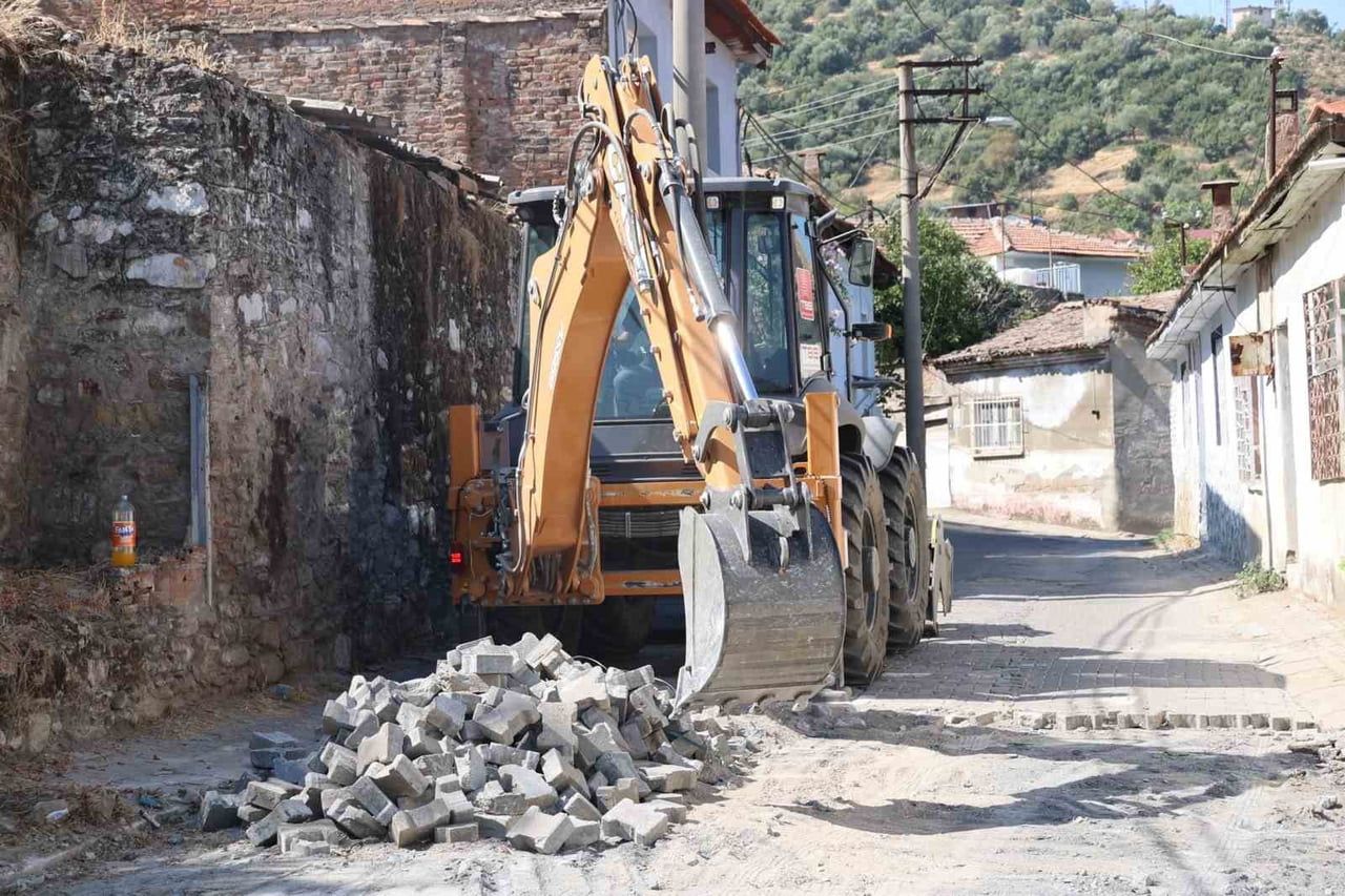 KOÇARLI BELEDİYESİ TARAFINDAN İLÇE GENELİNDE SÜRDÜRÜLEN YOL YENİLEME ÇALIŞMALARI KAPSAMINDA ORTA...