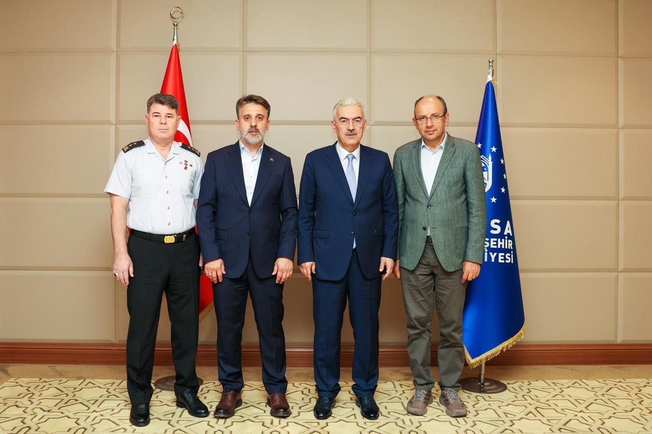 BURSA VALİSİ EROL AYYILDIZ (SAĞDAN İKİNCİ) VE AK PARTİ BURSA MİLLETVEKİLİ MUSTAFA YAVUZ (SAĞDA)...