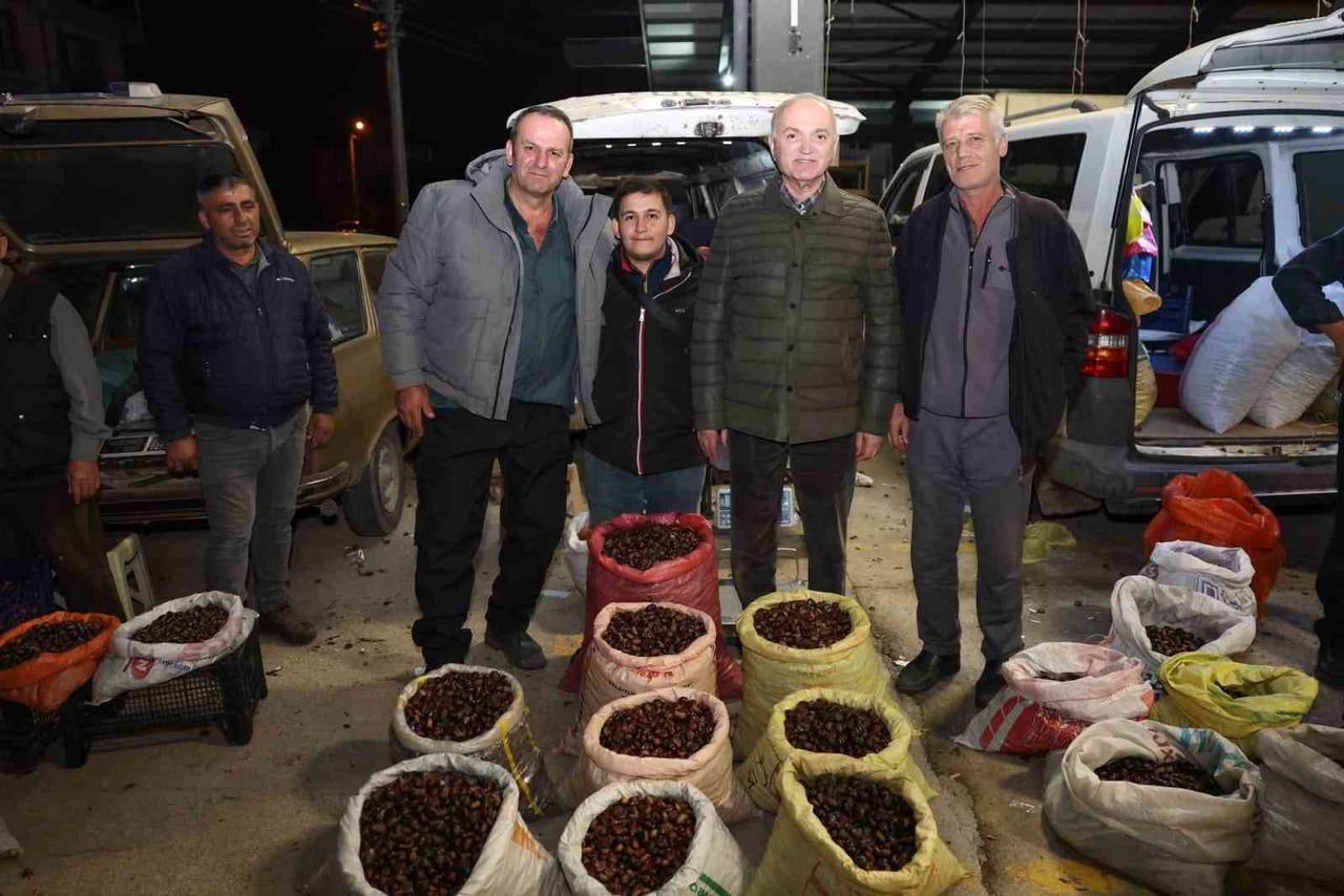 DÜZCE BELEDİYE BAŞKANI DR. FARUK ÖZLÜ VE KENT KONSEYİ BAŞKANI ORHAN YILMAZ, KENTİN TESCİLLİ KUZU...