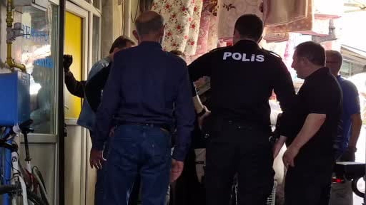 Eskişehir'de baba ile oğlu arasında bıçaklı kavga: 3 yaralı