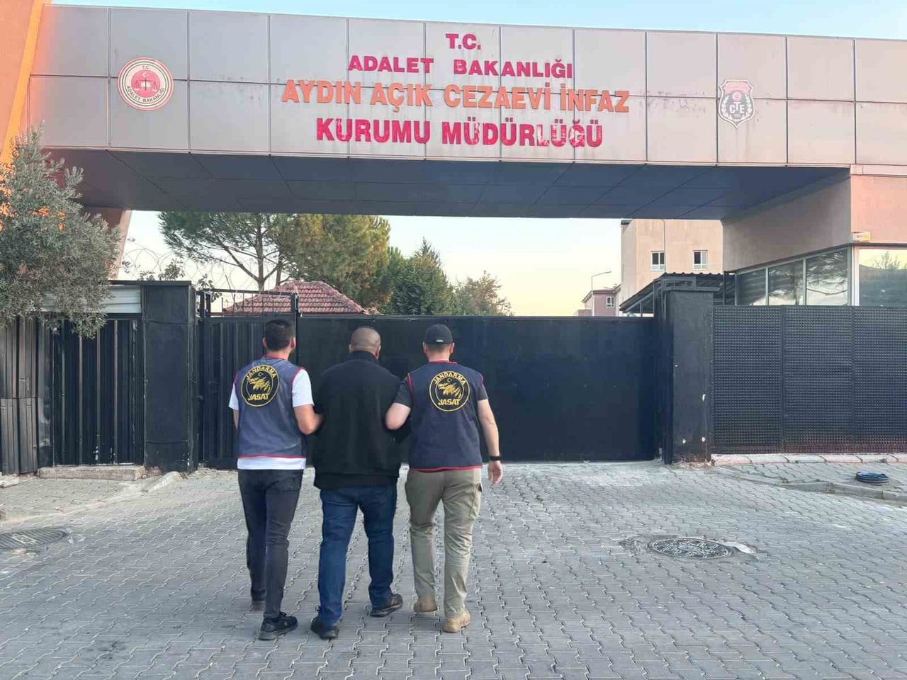 UYUŞTURUCU SUÇUNDAN ARANIYORDU, YAKALANDI