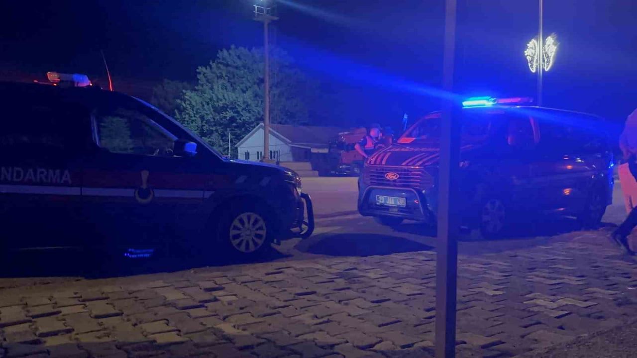 ELAZIĞ'DA İKİ GRUP ARASINDA ÇIKAN BIÇAKLI VE SİLAHLI KAVGADA 2 KİŞİ YARALANDI