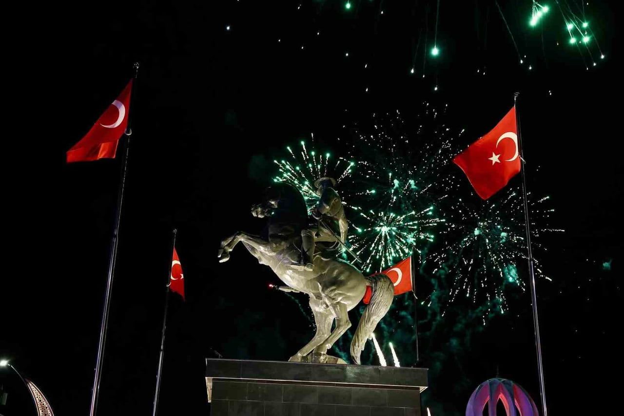 ZAFERİN 104. YILINDA NİĞDE’DE FENER ALAYI DÜZENLENDİ