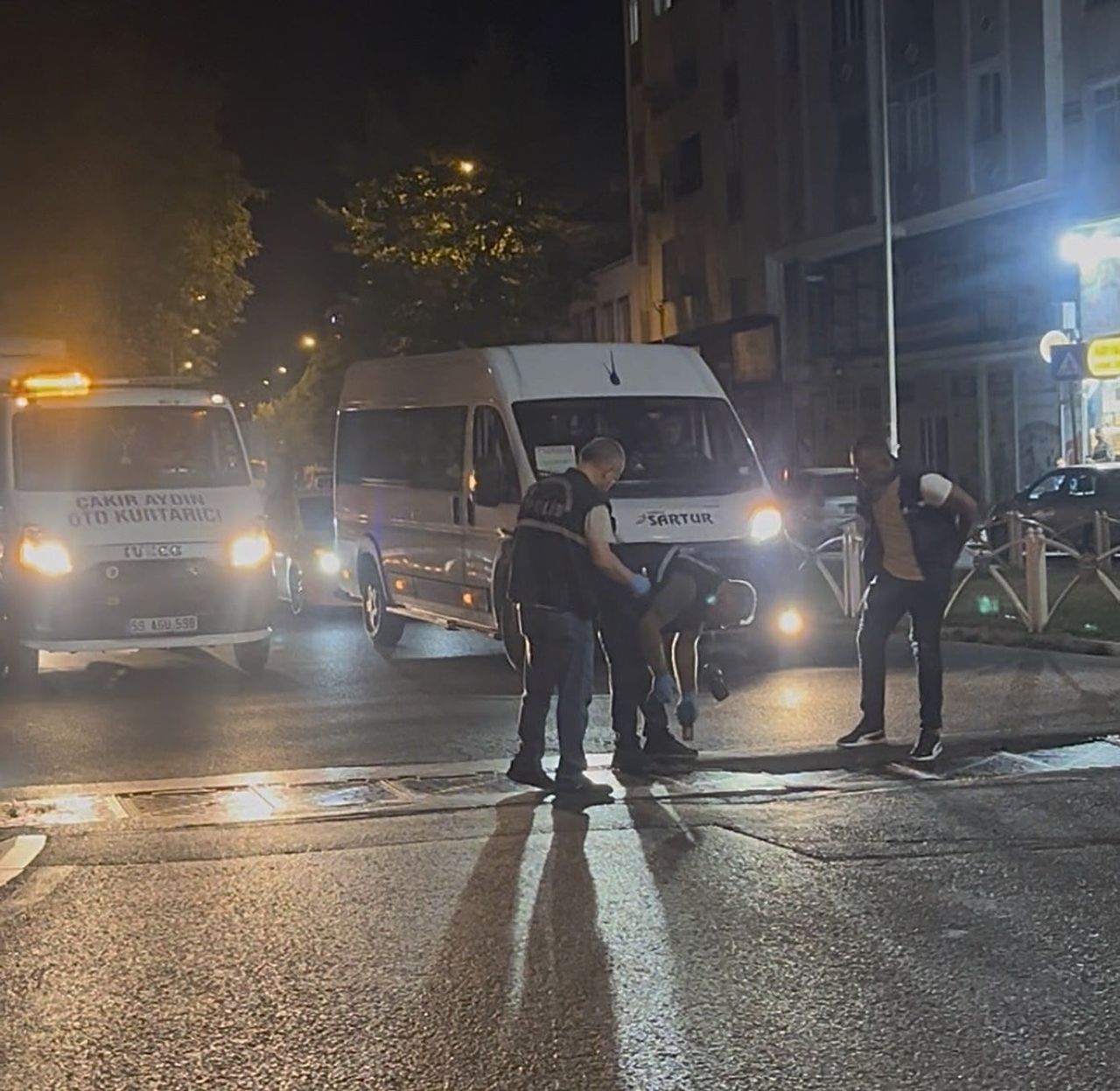 MAZGAL ÇUKURUNA TAKILDI, AĞIR YARALANDI