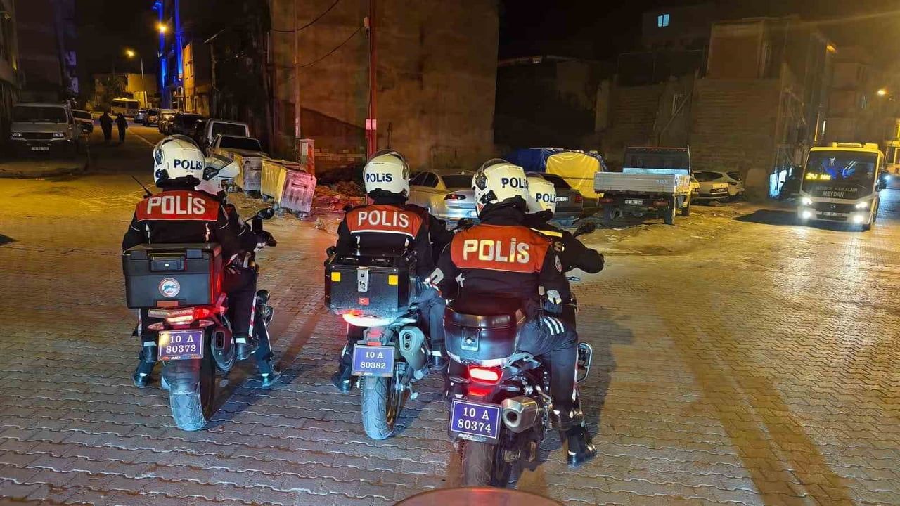 EDREMİT İLÇESİNDE BİR HAFTADA 6 BİN 828 KİŞİ SORGULANDI, 39 ARANAN ŞAHIS YAKALANDI. DENETİMLERDE...
