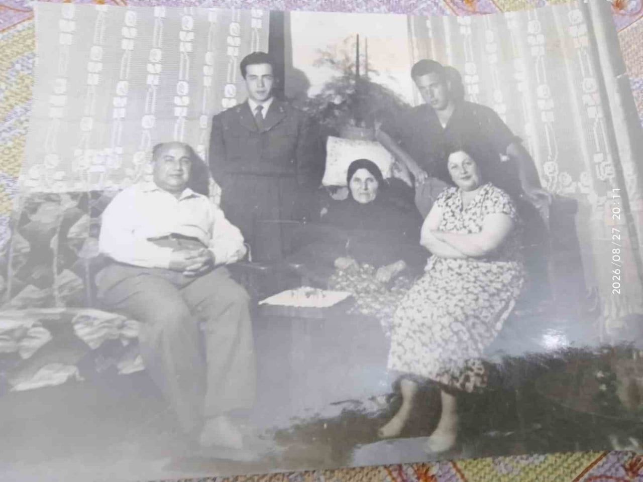İKİNCİ FOTOĞRAF İSE MAHMUT LAÇİN’İN AİLESİNE AİT ÖNEMLİ BİR HATIRAYI TAŞIYOR.