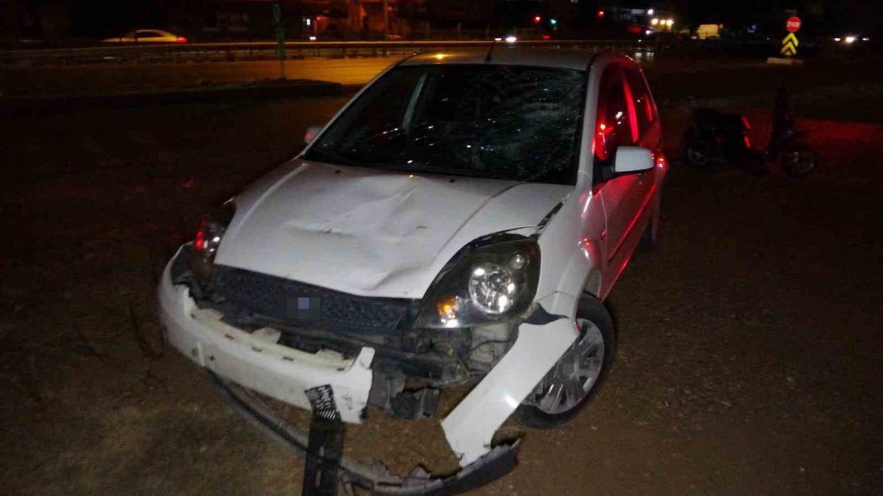 MANAVGAT İLÇESİNDE D-400 KARAYOLU'NDAN TALİ YOLA DÖNÜŞ YAPAN MOTORLU BİSİKLET İLE SEYİR HALİNDEKİ...