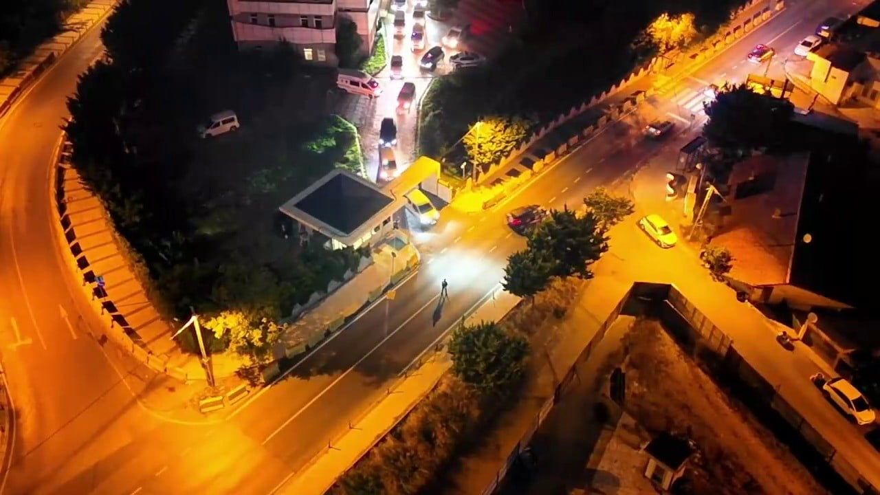 ŞÜPHELİLERDEN BİRİNİN MOTOKURYELİK YAPTIĞI, UYUŞTURUCUYU İSE YEMEK GÖTÜRDÜĞÜ ÇANTADA TAŞIDIĞI...