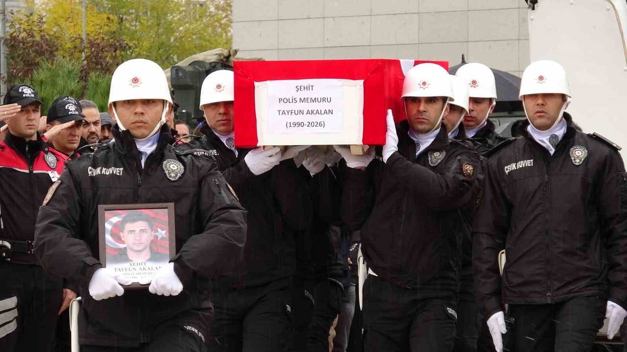 VAN’IN GÜRPINAR İLÇESİNDE DÜN MEYDANA GELEN KAZADA ŞEHİT OLAN POLİS MEMURU TAYFUN AKALAN İÇİN...