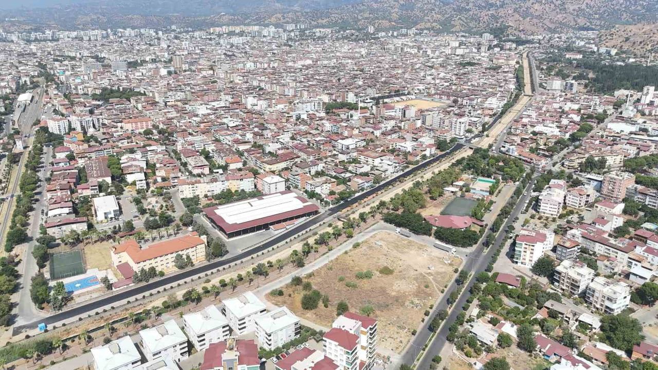 BAŞKAN TETİK YENİ ASFALTI DİREKSİYON BAŞINDA TEST ETTİ