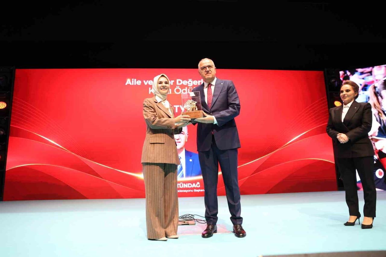 TÜRKİYE VOLEYBOL FEDERASYONU BAŞKANI MEHMET AKİF ÜSTÜNDAĞ, GEBZE TİCARET VE İŞ GELİŞTİRME DERNEĞİ...