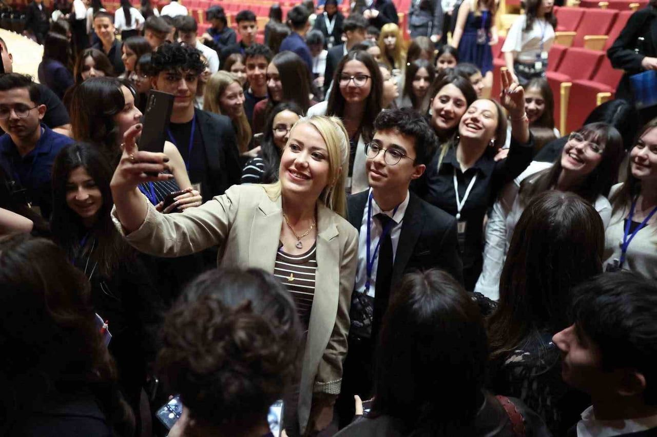 MERKEZEFENDİ BELEDİYESİ’NİN ORTAOKUL VE LİSE DENGİ DEVLET OKULLARINDA EĞİTİM ALAN 4 BİN ÖĞRENCİYE...