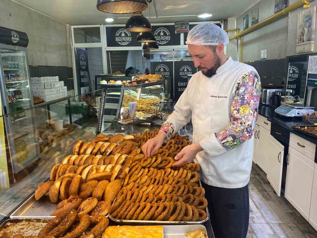ESKİŞEHİR’DE MEVLİT KANDİLİ DOLAYISIYLA PASTANELERDE KANDİL SİMİDİ YOĞUNLUĞU YAŞANIYOR....