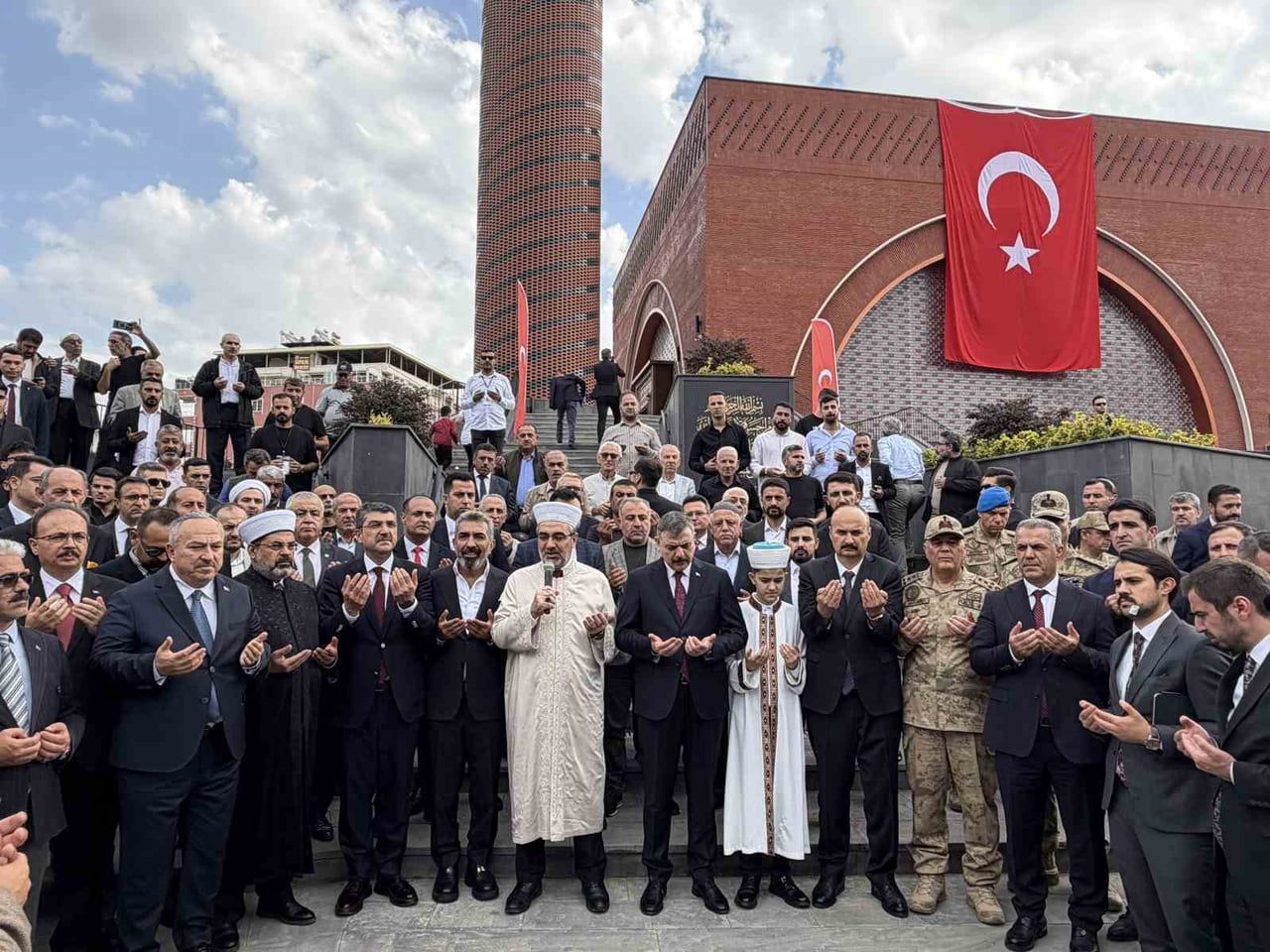 İÇİŞLERİ BAKANI MUSTAFA ÇİFTÇİ, BATMAN’DA KARDEŞLİK KÜLLİYESİ CAMİSİ’NİN AÇILIŞINA...