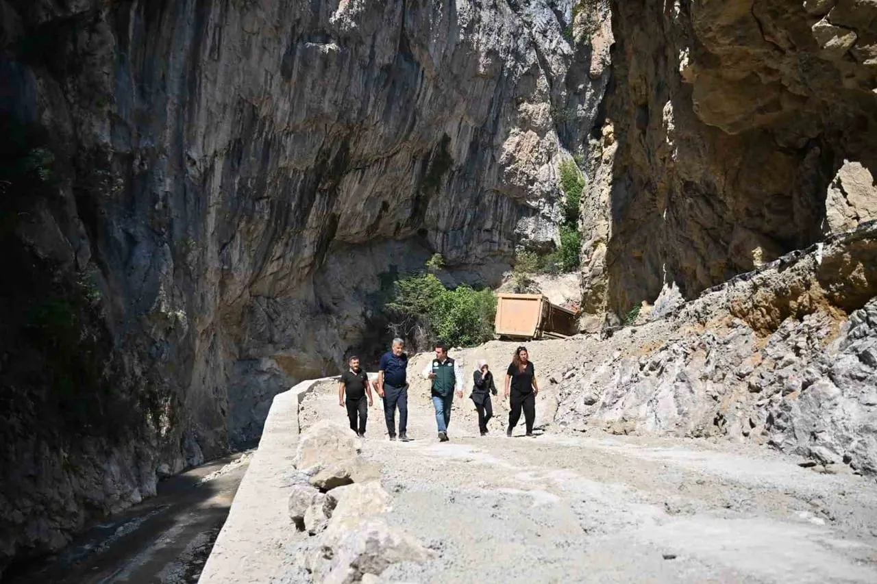 KARABÜK'ÜN YENİCE İLÇESİNDE BULUNAN ŞEKER KANYONU'NDA DSİ TARAFINDAN YÜRÜTÜLEN İNŞAAT ÇALIŞMALARI...