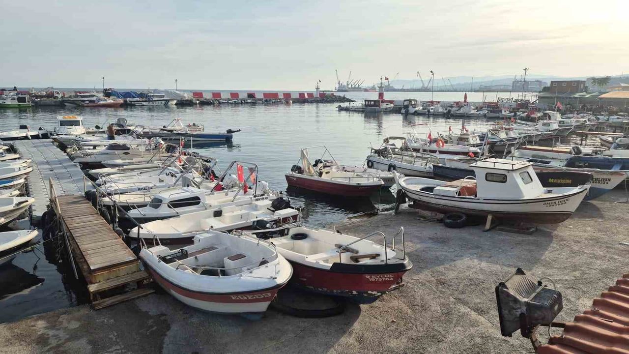 TEKİRDAĞ'IN SÜLEYMANPAŞA İLÇESİNDE YAKLAŞIK 1 HAFTADIR ETKİLİ OLAN FIRTINANIN DİNMESİYLE BİRLİKTE...