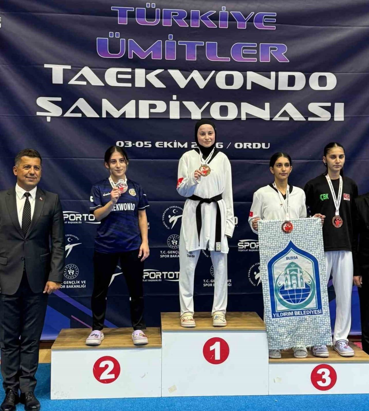ORDU'DA DÜZENLENEN ÜMİTLER TÜRKİYE TAEKWONDO ŞAMPİYONASI'NDA 46 KİLOGRAM KADINLAR KATEGORİSİNDE...