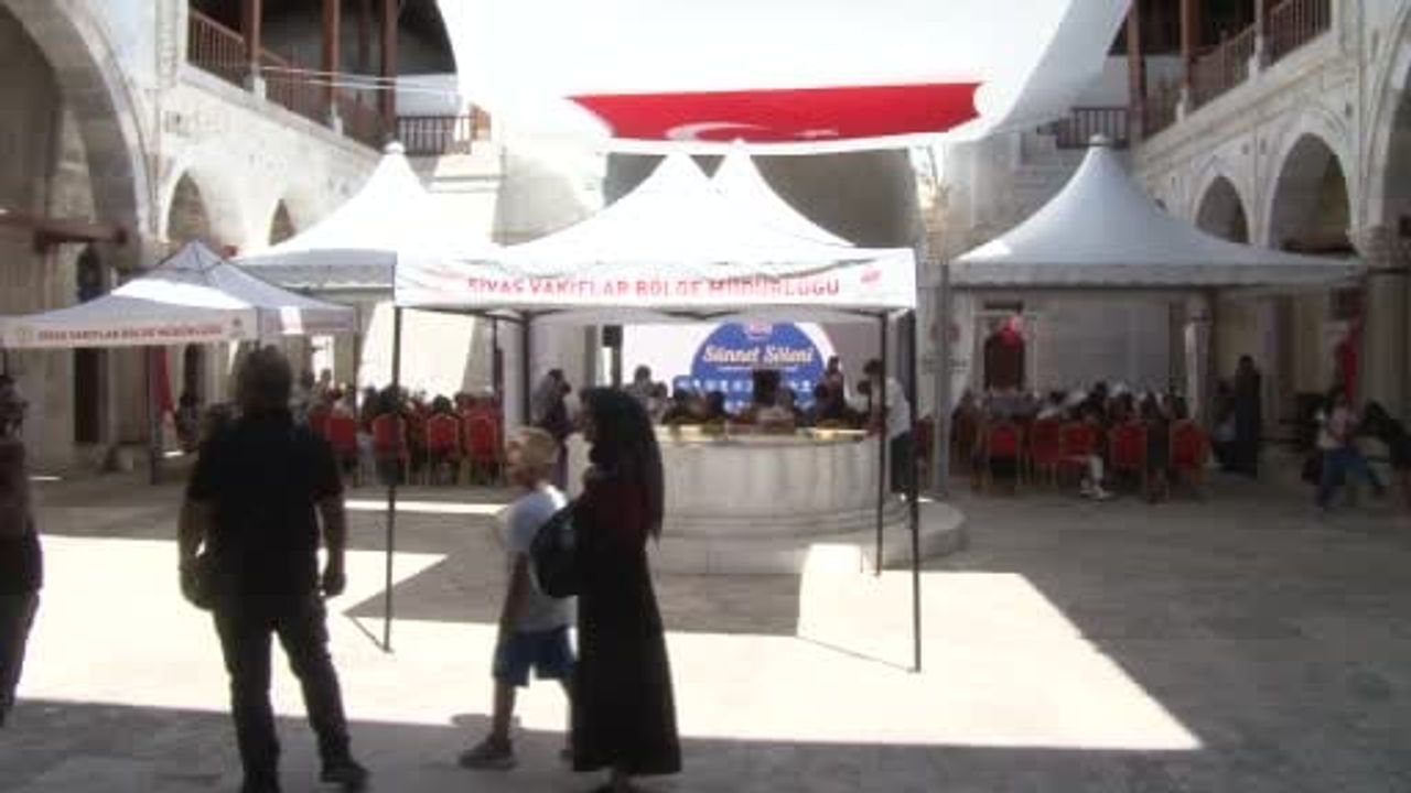 Sivas’ta çocuklar 5 asırlık vakıf geleneğiyle sünnet şöleninde buluştu