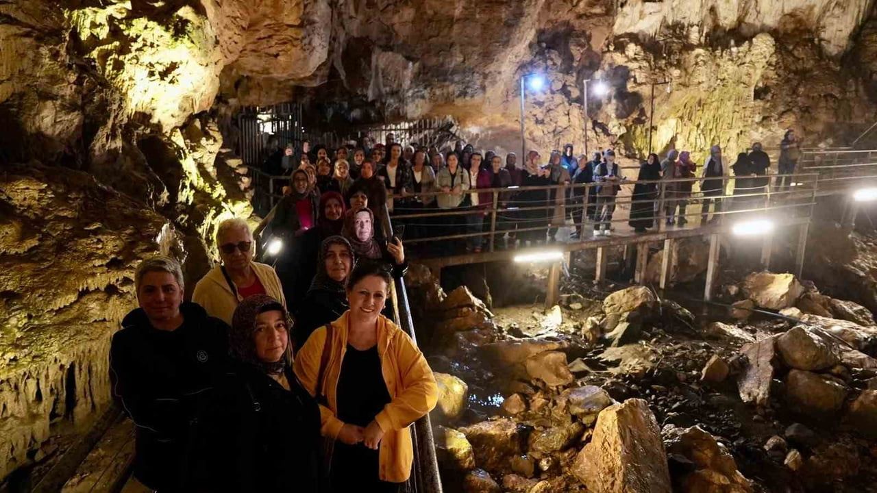 DÜZCE BELEDİYESİ TARAFINDAN HAYATA GEÇİRİLEN “BELEDİYE HİZMETTE, KADINLAR KEŞİFTE” PROGRAMININ...