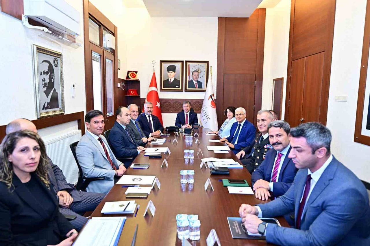 ESKİŞEHİR'DE 2026-2027 AKADEMİK YILI ÖNCESİNDE ÜNİVERSİTELERDE HUZUR VE GÜVENLİĞİN SAĞLANMASINA...