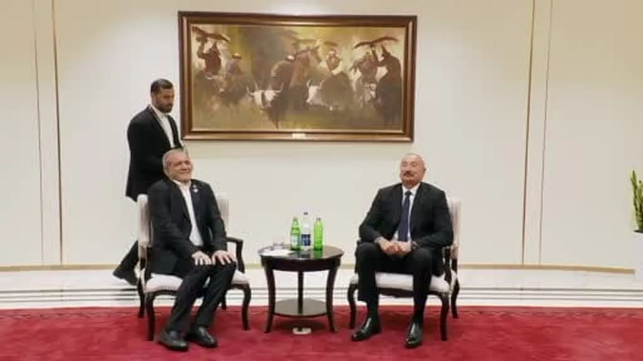 Azerbaycan Cumhurbaşkanı İlham Aliyev ve İran Cumhurbaşkanı Mesud Pezeşkiyan görüşmesinde maden...
