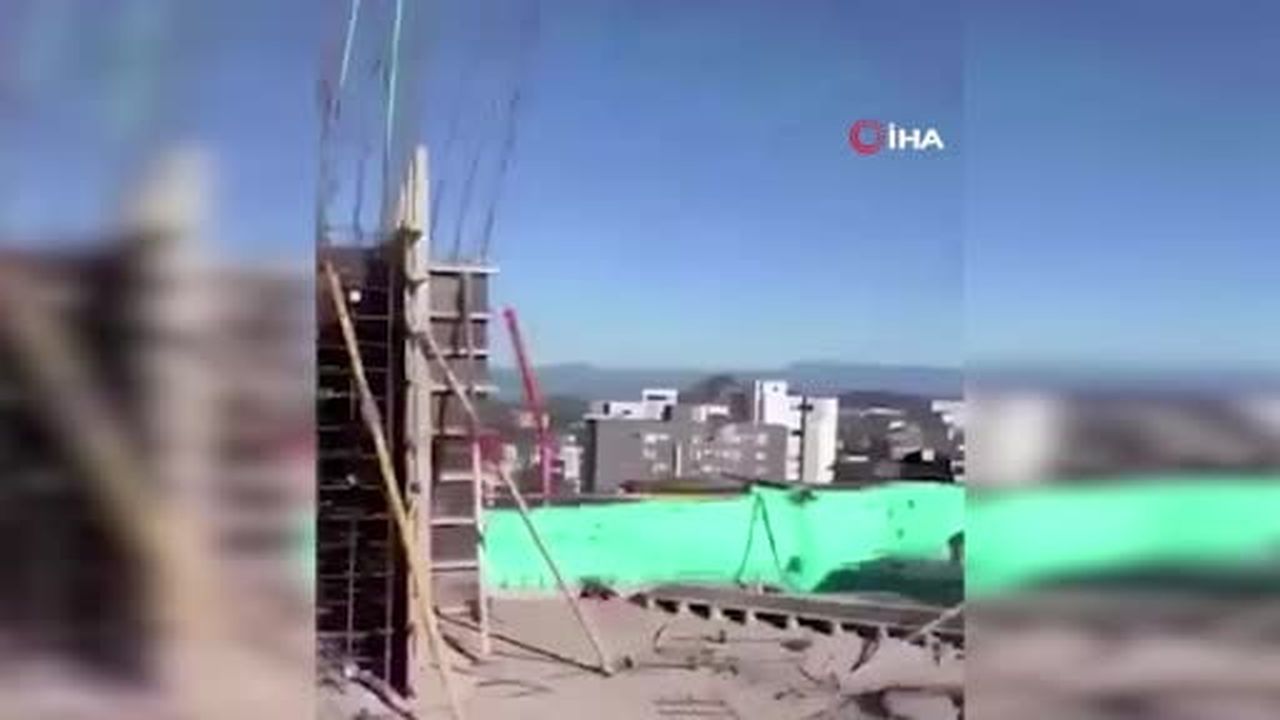 Kolombiya Devlet Başkanı Abelardo de la Espriella, meydana gelen 7.4 büyüklüğündeki depremde...