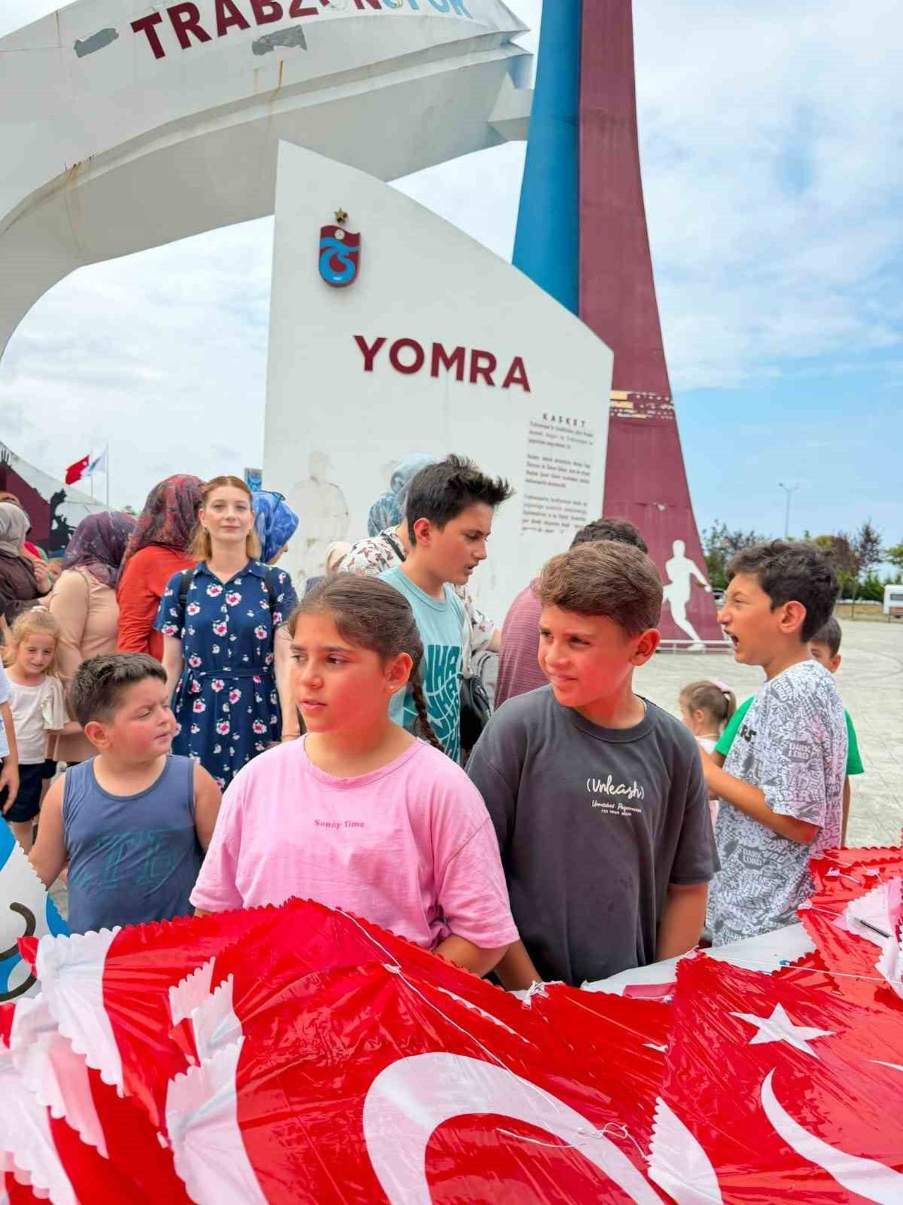 TRABZON'UN YOMRA İLÇESİNDE KADIN VARSA ÇÖZÜM VAR DERNEĞİ TARAFINDAN GELENEKSEL HALE GELEN UÇURTMA...
