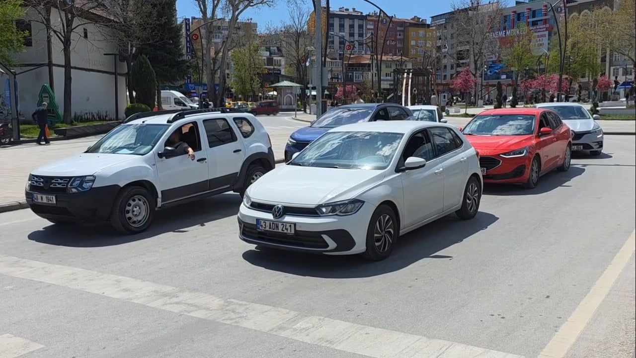 KÜTAHYA'DA TRAFİKTEKİ ARAÇ SAYISI 294 BİNİ GEÇTİ