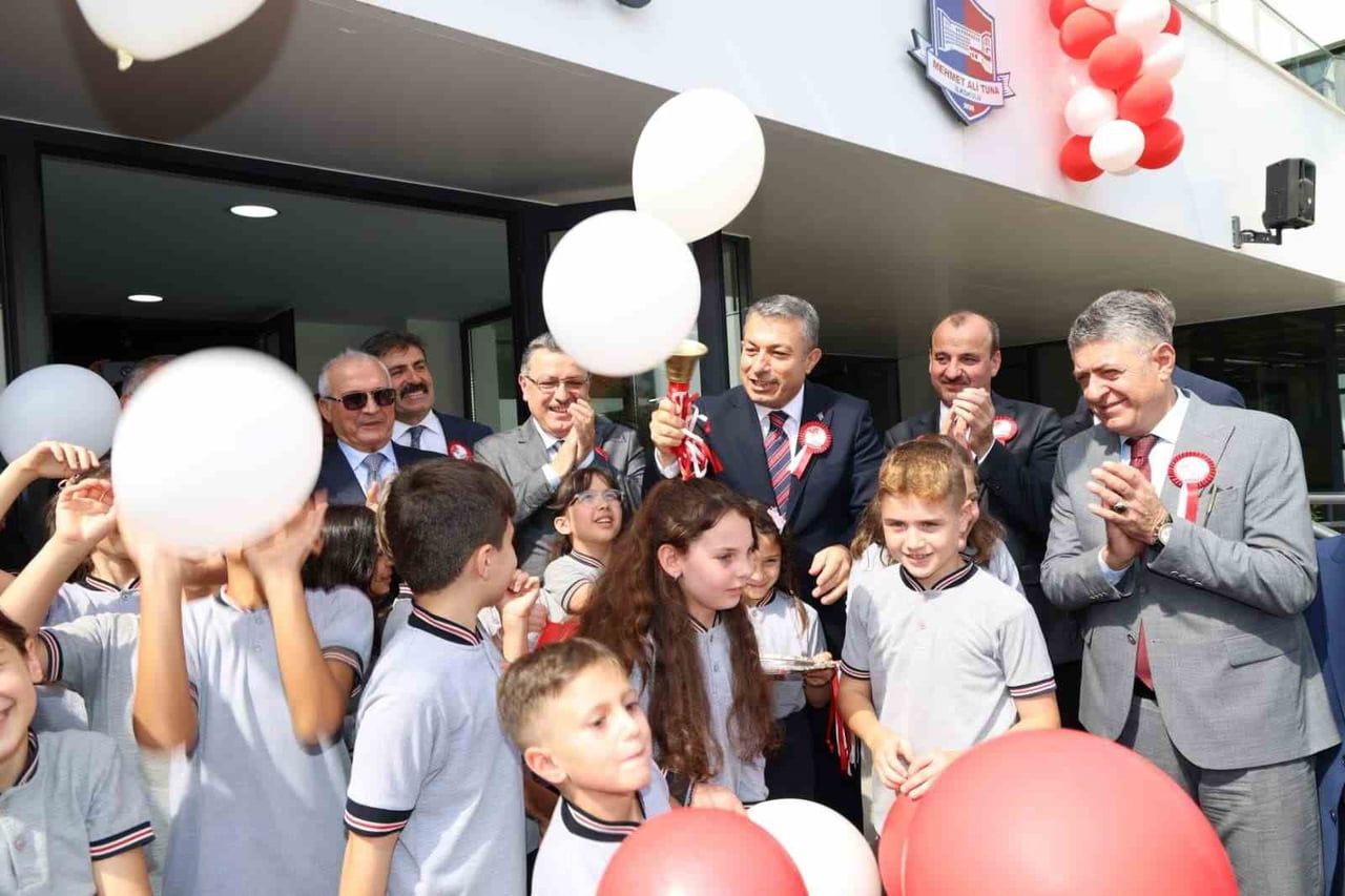 YENİ EĞİTİM ÖĞRETİM YILININ AÇILIŞI DOLAYISIYLA MEHMET ALİ TUNA İLKOKULU’NDA TÖREN DÜZENLENDİ....