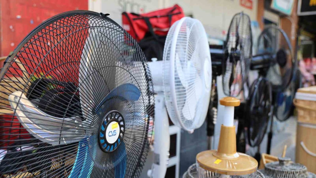 KIRŞEHİR'DE HAVA SICAKLIKLARININ 40 DERECEYE KADAR YÜKSELMESİ VATANDAŞLARI SERİNLEMEK İÇİN...