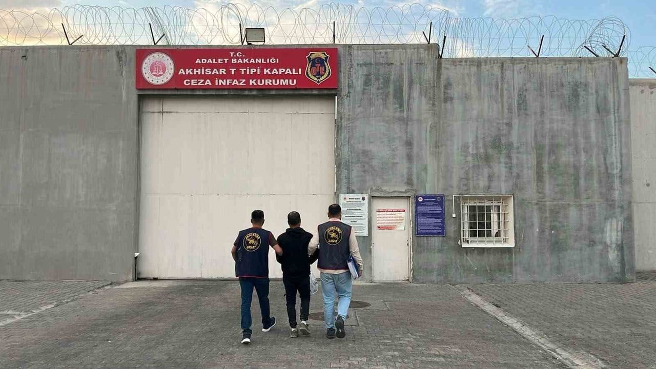 MANİSA’NIN AKHİSAR İLÇESİNDE NİTELİKLİ YAĞMA, KASTEN YARALAMA VE ÇEŞİTLİ HIRSIZLIK SUÇLARINDAN...