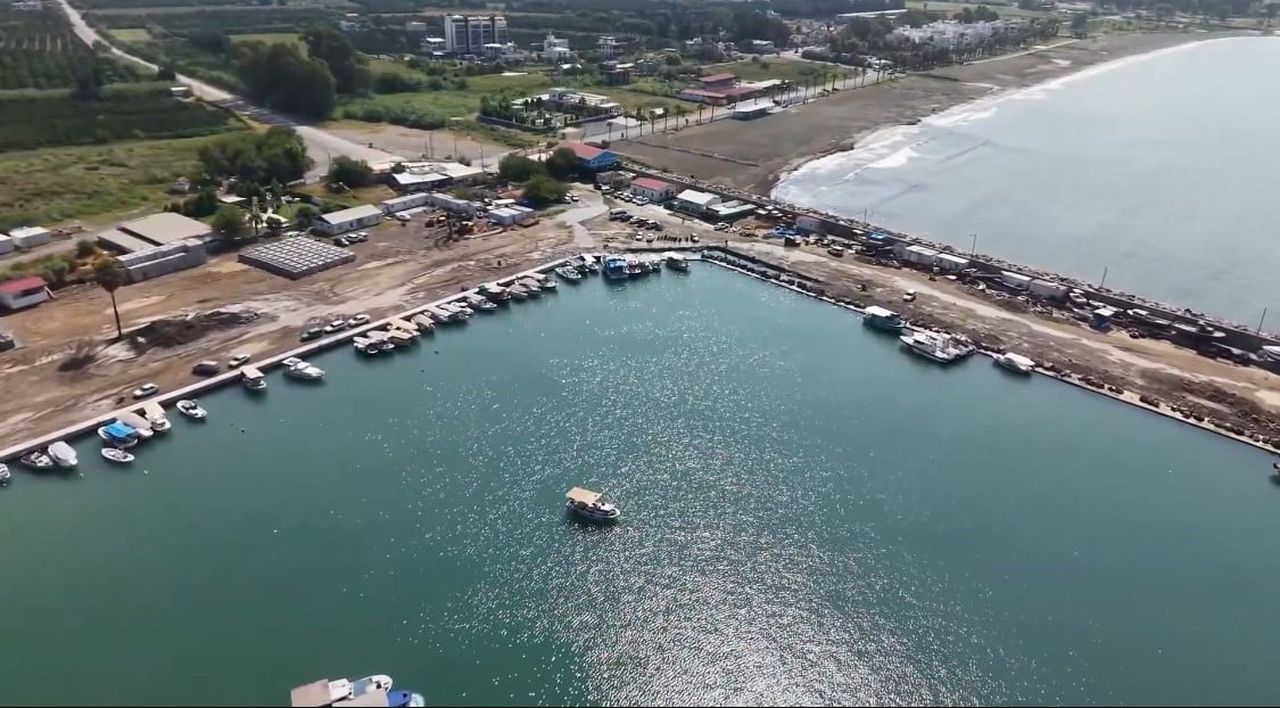 HATAY VALİSİ MUSTAFA MASATLI, DÖRTYOL BALIKÇI BARINAĞI’NDA DEVAM EDEN YENİLEME ÇALIŞMALARINI...
