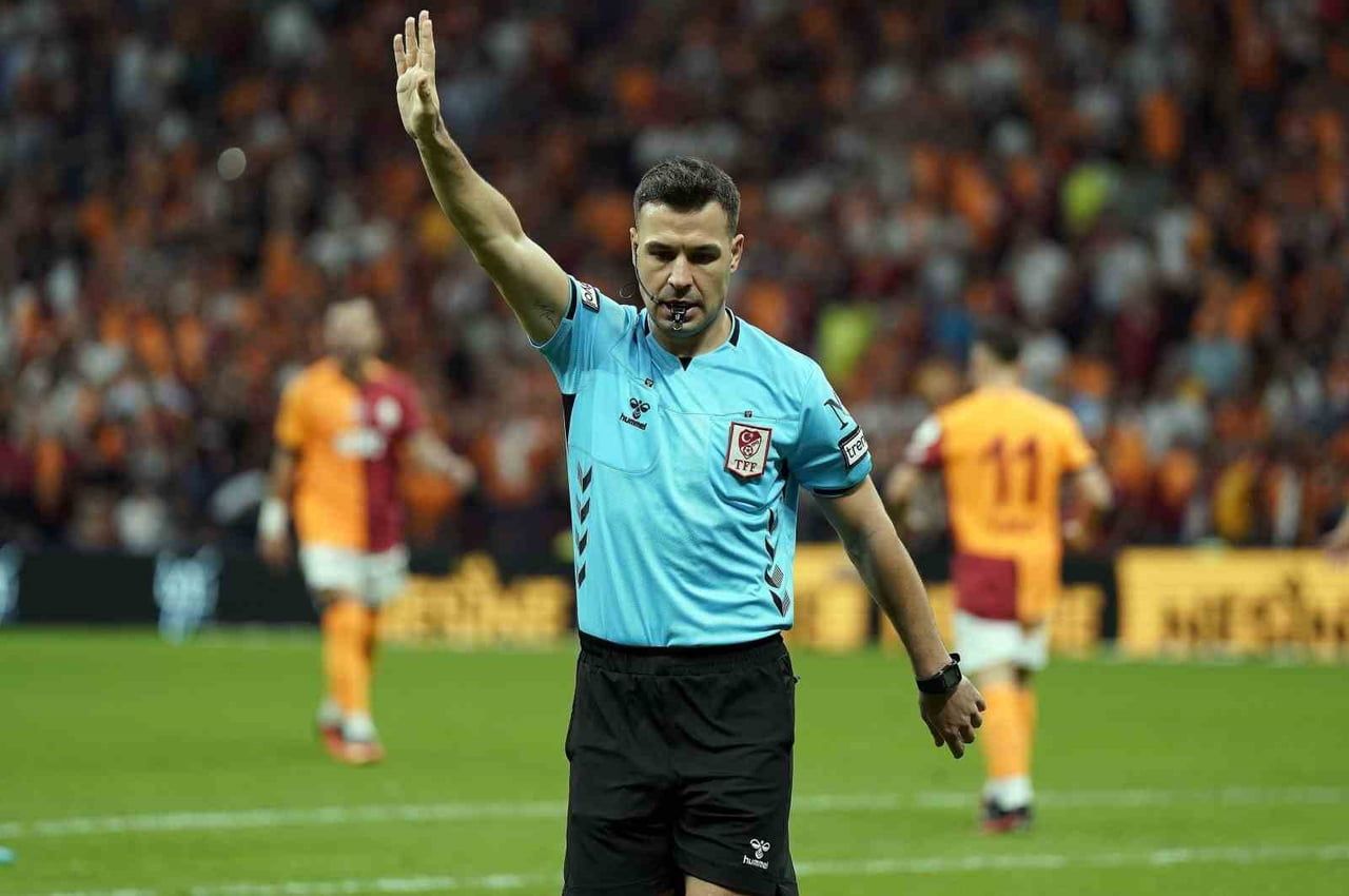 FIFA KOKARTLI TÜRK HAKEM ATİLLA KARAOĞLAN, HOLLANDA TEMSİLCİSİ AJAX İLE İRLANDA TEMSİLCİSİ...