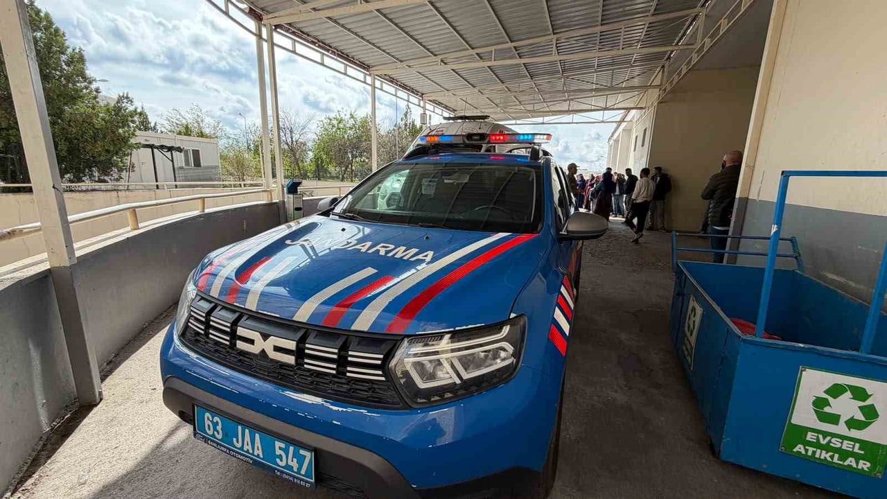 ŞANLIURFA'NIN SİVEREK İLÇESİNDE AKRABA AİLELER ARASINDA ÇIKAN SİLAHLI KAVGADA 3 KİŞİ...