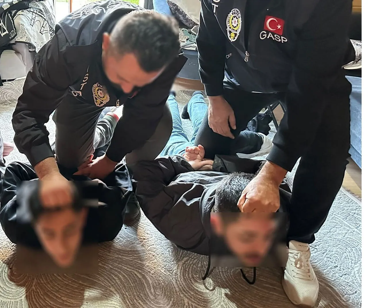 OLAYA KARIŞAN 7 ŞÜPHELİYLE, OLAYLA BAĞLANTISI TESPİT EDİLEN 5 ŞÜPHELİ OLMAK ÜZERE TOPLAM 12...