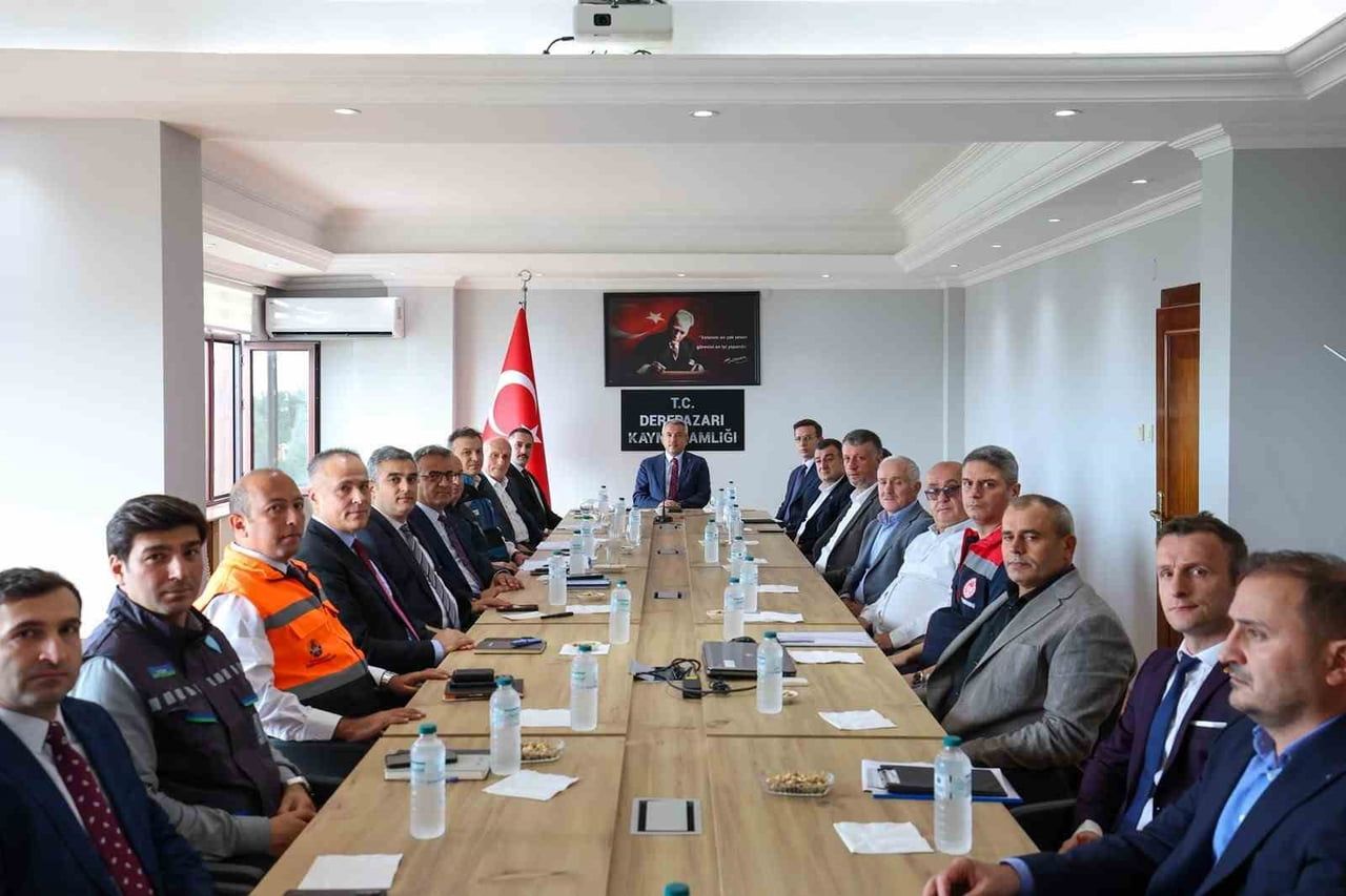 RİZE'NİN DEREPAZARI İLÇESİNDE ŞİDDETLİ YAĞIŞLARIN ARDINDAN YÜRÜTÜLEN ÇALIŞMALAR, VALİ İHSAN SELİM...