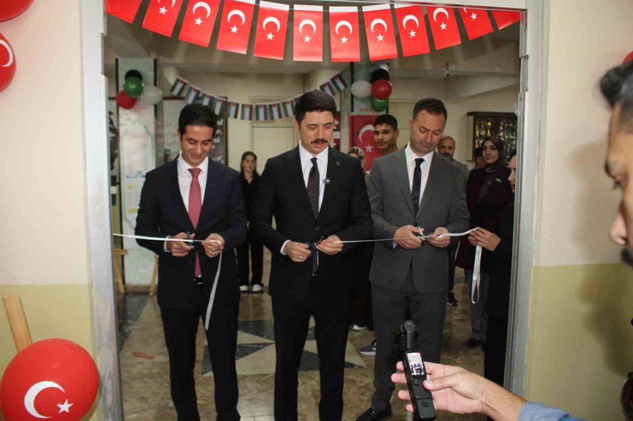 MUŞ’UN MALAZGİRT İLÇESİNDEKİ SÜPHAN ANADOLU LİSESİ TARAFINDAN FİLİSTİN HALKINA DESTEK OLMAK...