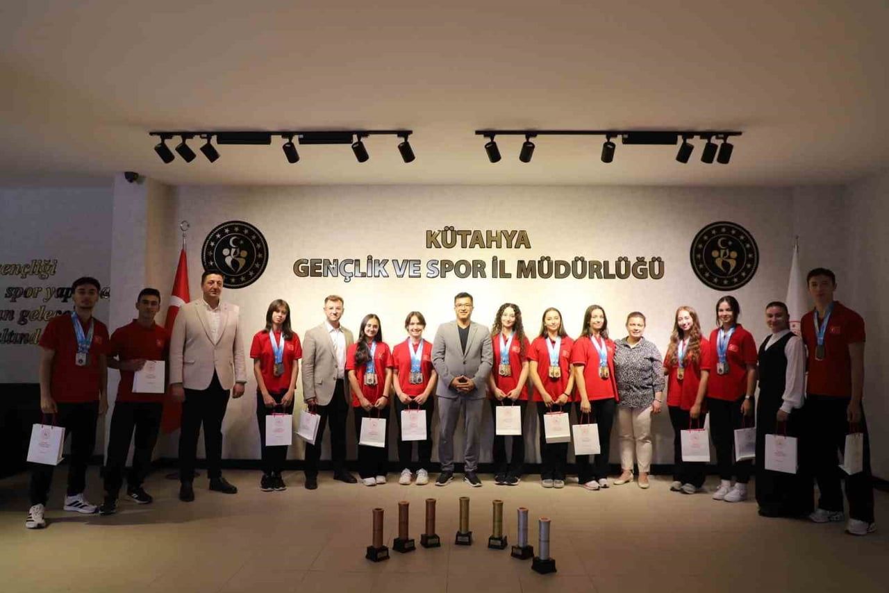 TAVŞANLI’NIN ŞAMPİYON KARATECİLERİ BAŞARILARIYLA GURURLANDIRIYOR