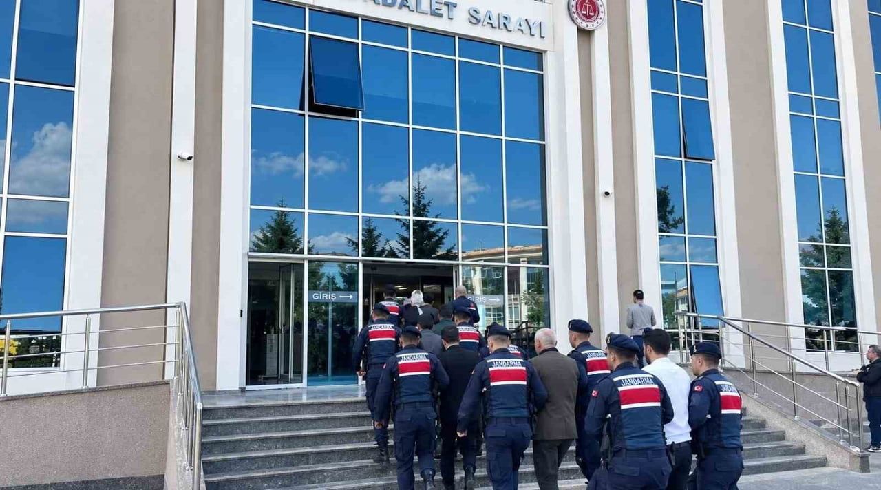 KOCAELİ VE İSTANBUL’DA DÜZENLENEN EŞ ZAMANLI DOLANDIRICILIK OPERASYONUNDA GÖZALTINA ALINAN 9...