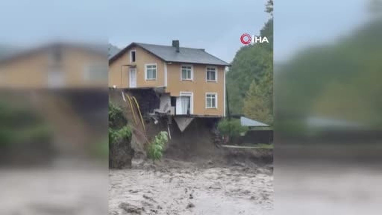 Sel suları dere kenarındaki evi böyle yıktı