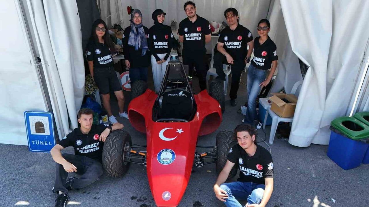 ŞAHİNBEY BELEDİYESİ’NİN SPONSORLUĞUNDA YARIŞAN HEZARFEN TAKIMI, TEKNOFEST ROBOTAKSİ-BİNEK OTONOM...