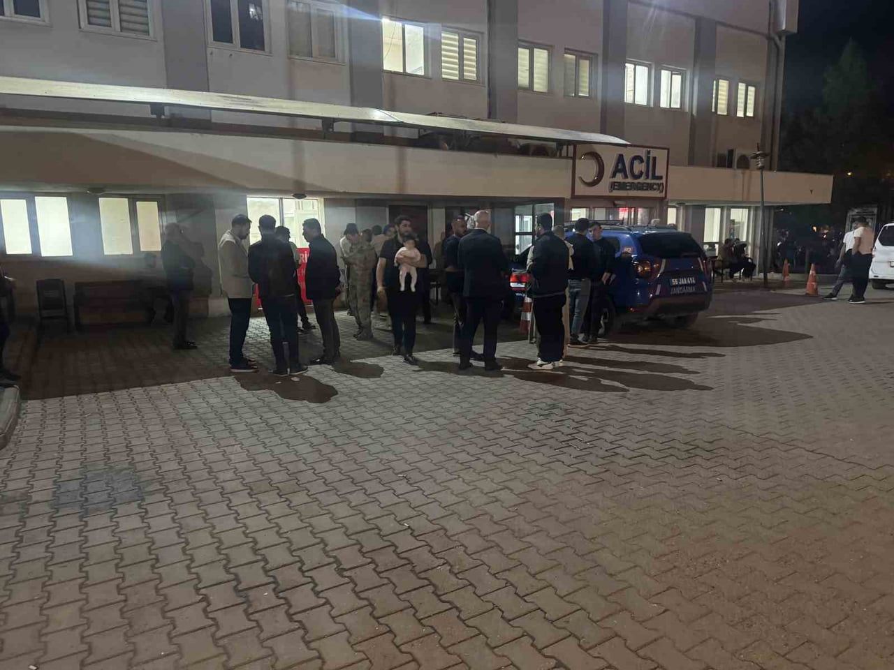 SİİRT’İN KURTALAN İLÇESİNE BAĞLI KAYABAĞLAR BELDESİNDE DIŞARIDAN YEDİKLERİ YEMEK SONRASI...