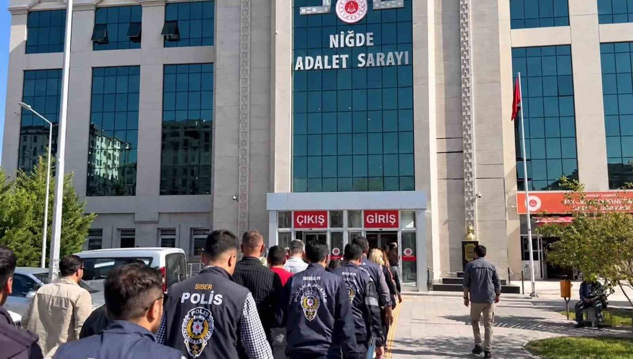 NİĞDE MERKEZLİ 4 İLDE YASA DIŞI BAHİS SORUŞTURMASI KAPSAMINDA DÜZENLENEN EŞ ZAMANLI OPERASYONDA...