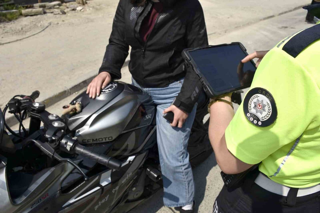 ORDU’DA TRAFİK EKİPLERİNCE SON BİR HAFTADA YAPILAN DENETİMLERDE 16 BİN 184 ARAÇ VE SÜRÜCÜSÜ...