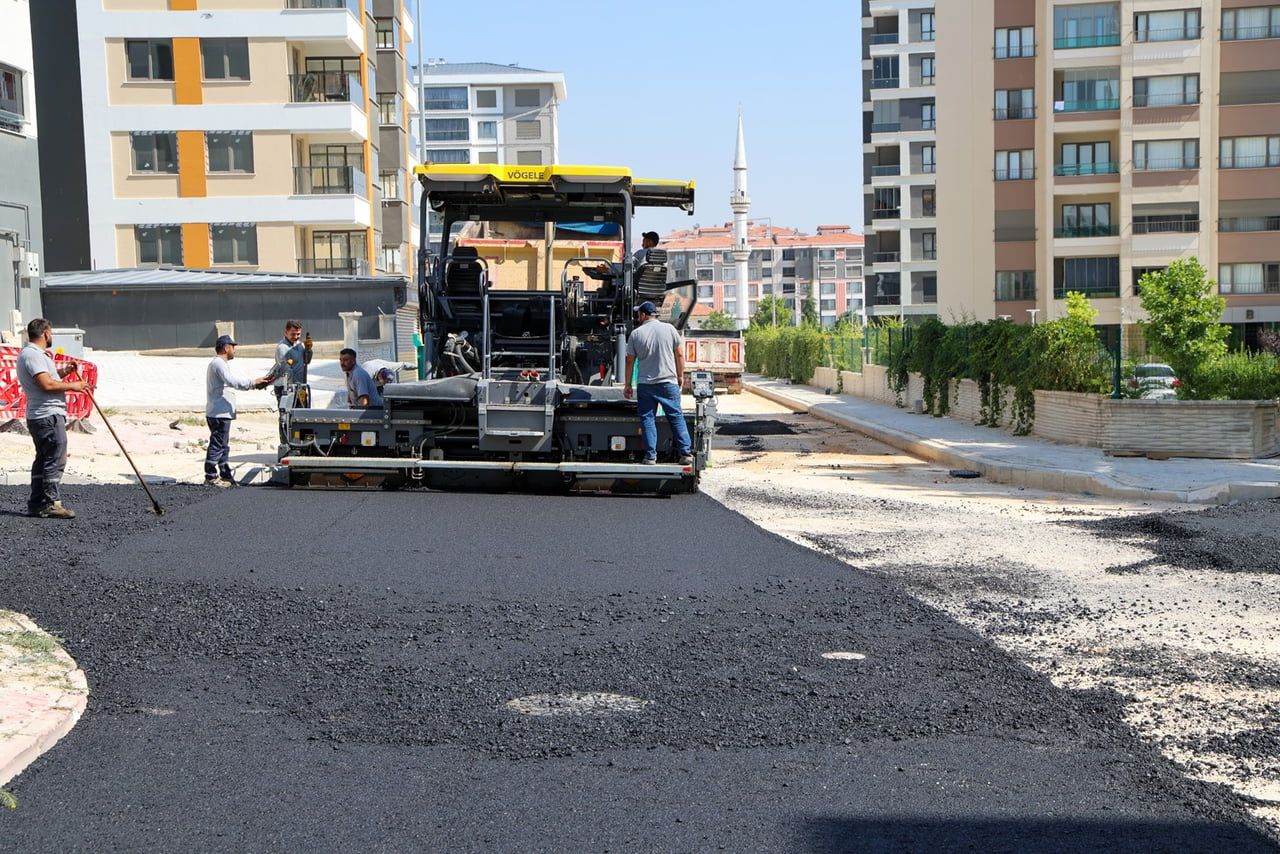 KONYA’NIN MERKEZ SELÇUKLU İLÇE BELEDİYESİ FEN İŞLERİ MÜDÜRLÜĞÜ EKİPLERİ HOCACİHAN MAHALLESİ’NDE...