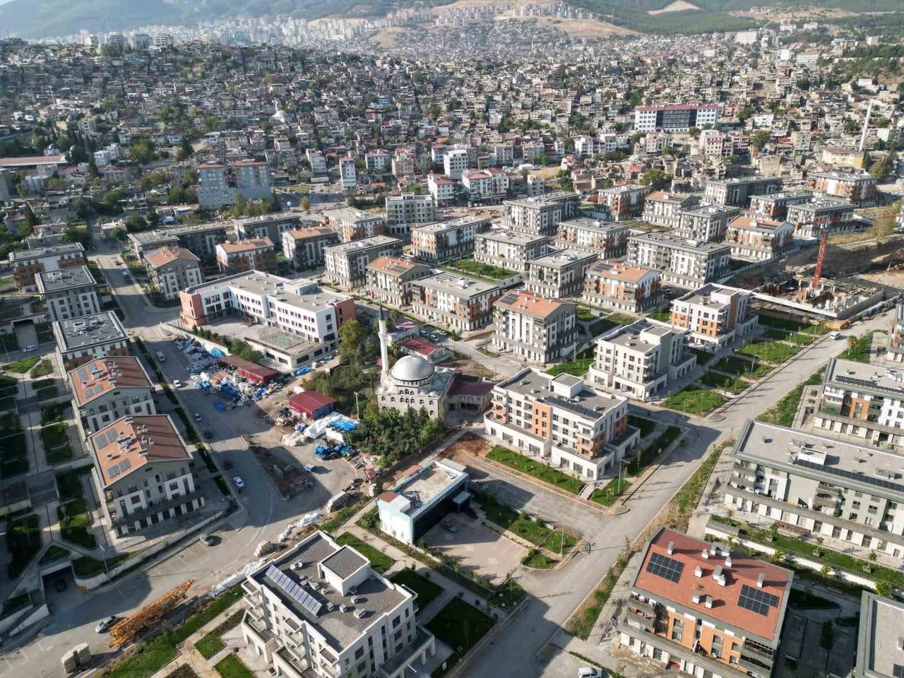 KAHRAMANMARAŞ’TA 6 ŞUBAT DEPREMLERİNİN ARDINDAN GEÇEN YAKLAŞIK 3,5 YILDA YAŞANAN DEĞİŞİM, AYNI...