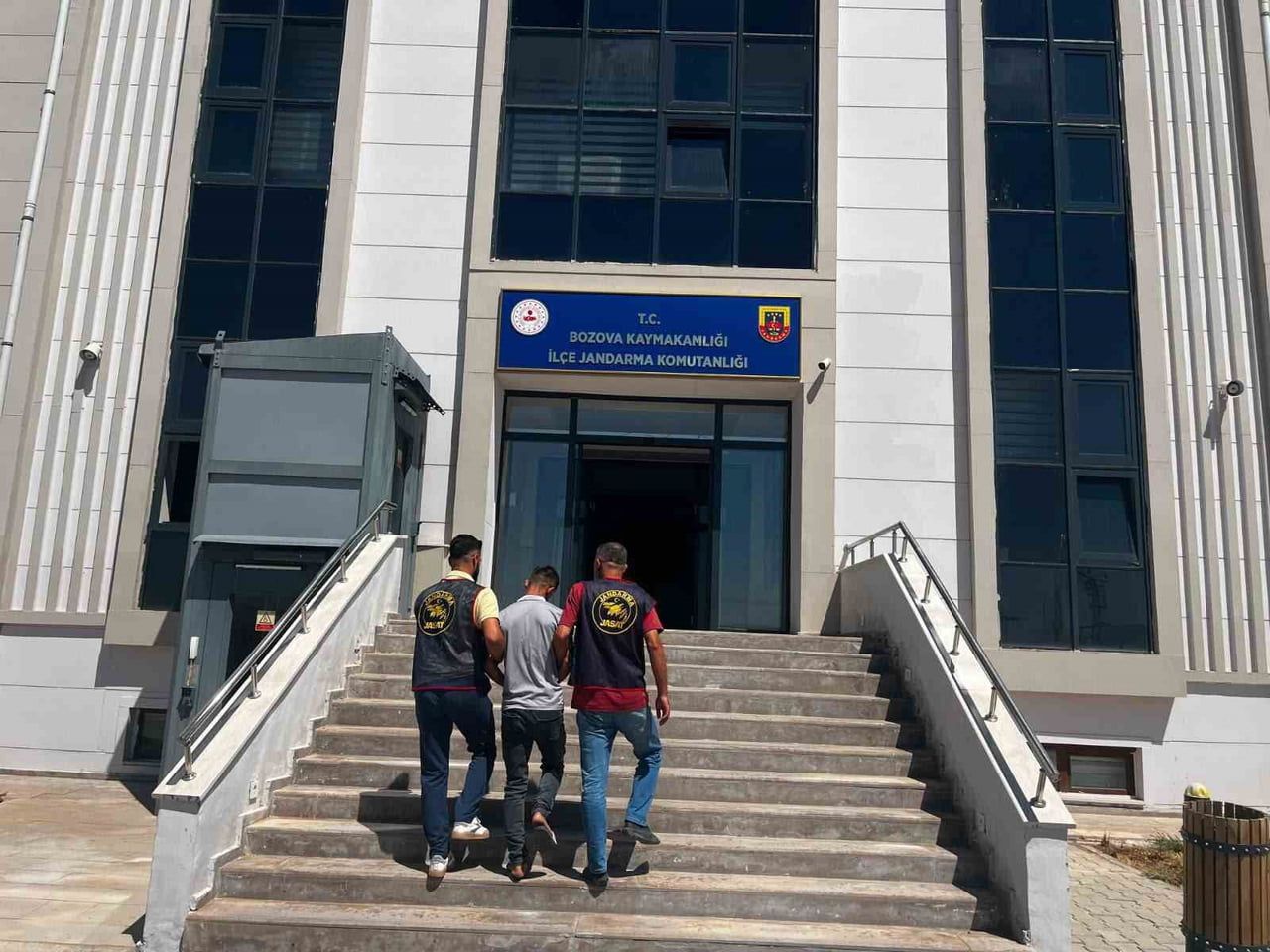 ŞANLIURFA'DA HIRSIZLIKTAN ARANAN HÜKÜMLÜ YAKALANDI