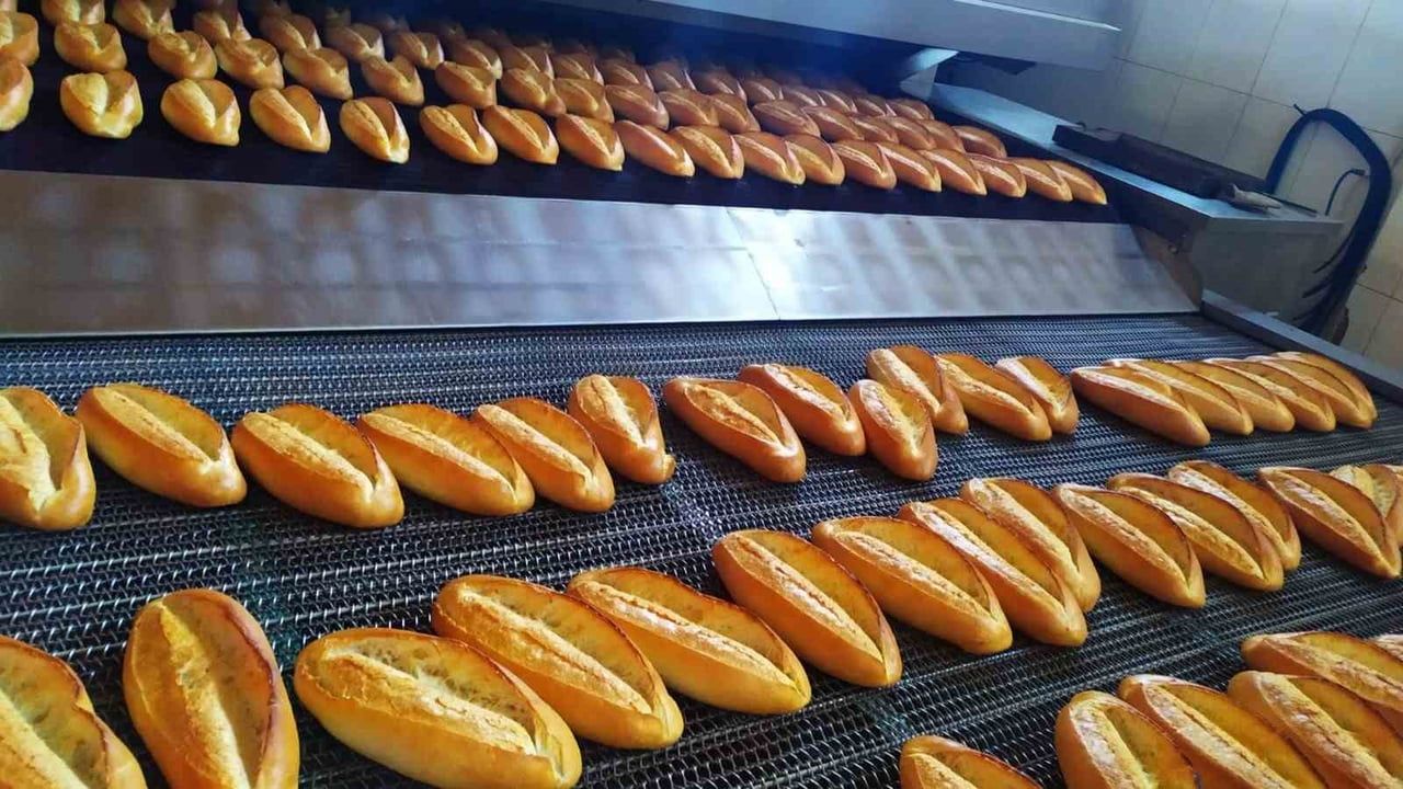 KAHRAMANMARAŞ BÜYÜKŞEHİR BELEDİYESİ HALK EKMEK FABRİKASI’NDA GÜNLÜK 75 BİNDEN FAZLA EKMEK VE UNLU...