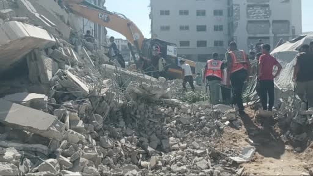 Gazze’de çöken 7 katlı binada hayatını kaybedenlerin sayısı 8’i çocuk olmak üzere 21’e...