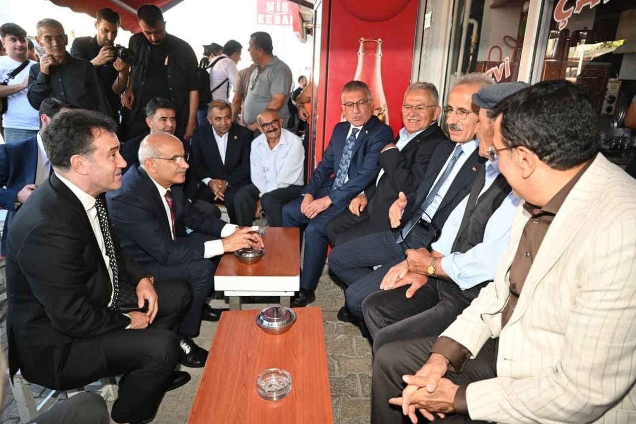 KAYSERİ BÜYÜKŞEHİR BELEDİYE BAŞKANI DR. MEMDUH BÜYÜKKILIÇ; ULAŞTIRMA VE ALTYAPI BAKANI ABDULKADİR...
